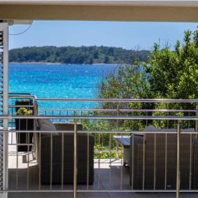 6 Bedroom Beachfront Villa with Heated Pool near Vela Luka on Korcula Island, Sleep 12